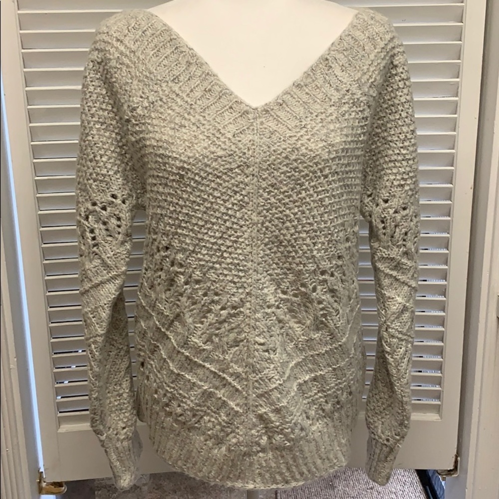Textured V-neck pullover sweater